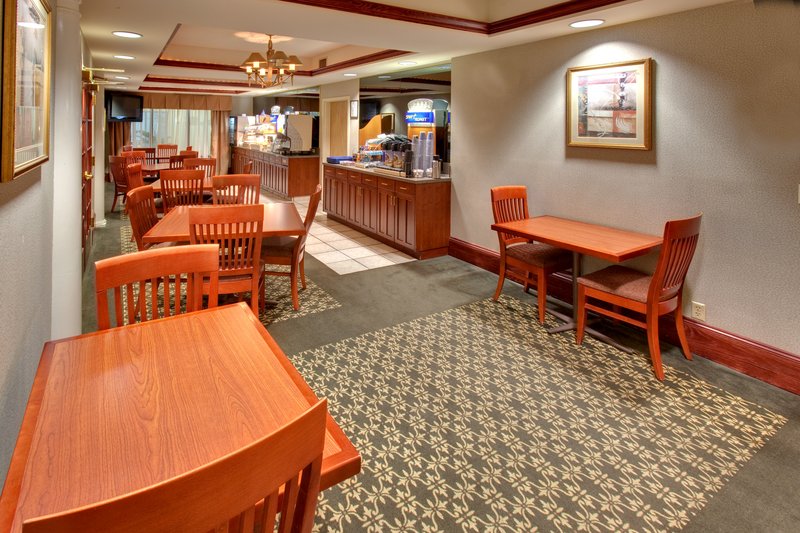 Holiday Inn Express CEDAR RAPIDS (COLLINS RD) - Cedar Rapids, IA