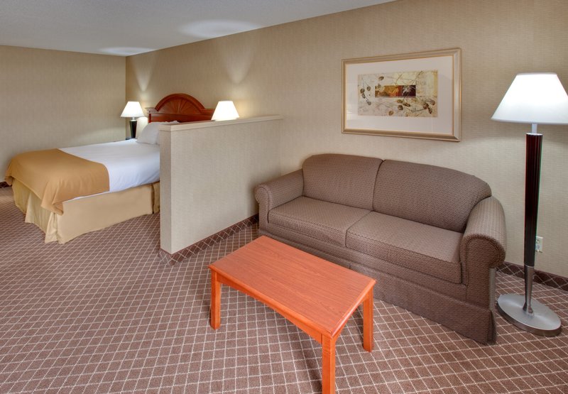 Holiday Inn Express CEDAR RAPIDS (COLLINS RD) - Cedar Rapids, IA
