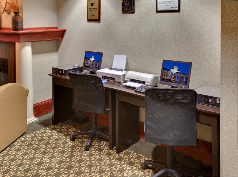 Holiday Inn Express CEDAR RAPIDS (COLLINS RD) - Cedar Rapids, IA