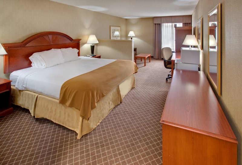 Holiday Inn Express CEDAR RAPIDS (COLLINS RD) - Cedar Rapids, IA