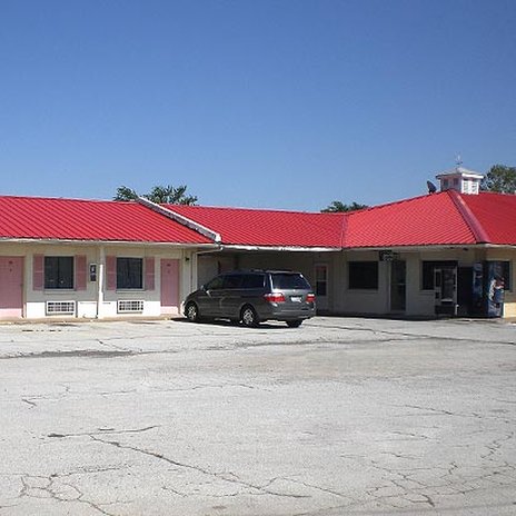 Super 7 Inn - Siloam Springs, AR