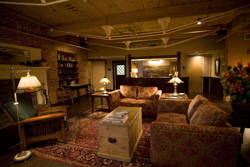 Common Man Inn And Restaurant - Claremont, NH