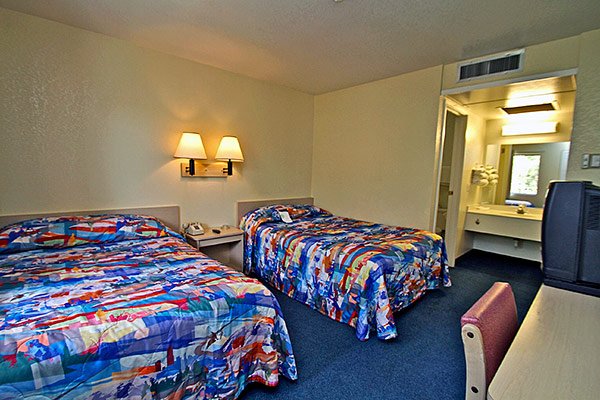 MOTEL 6 - Corona, CA