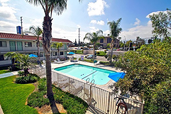 MOTEL 6 - Corona, CA