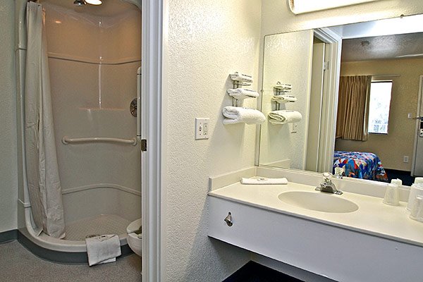 MOTEL 6 - Corona, CA