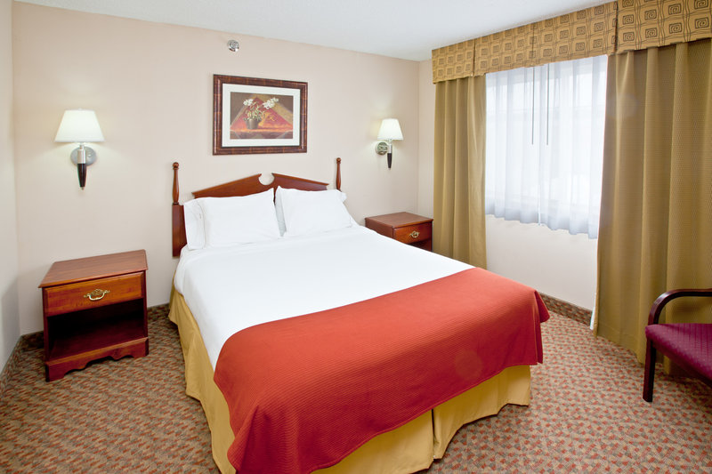 Holiday Inn Express - Uniondale, IN