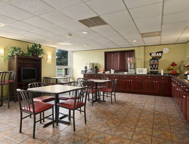 Travelodge Batavia - Batavia, NY
