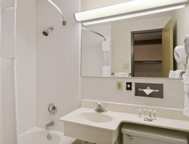 Travelodge Batavia - Batavia, NY