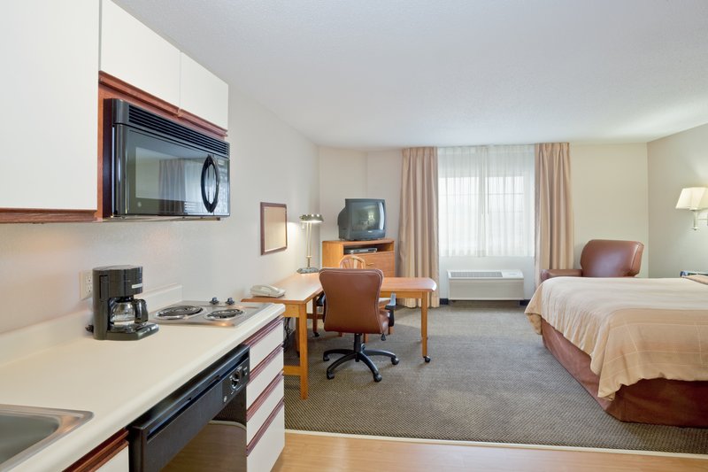 Candlewood Suites TOPEKA - Topeka, KS