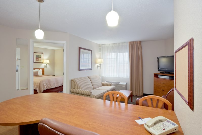 Candlewood Suites TOPEKA - Topeka, KS