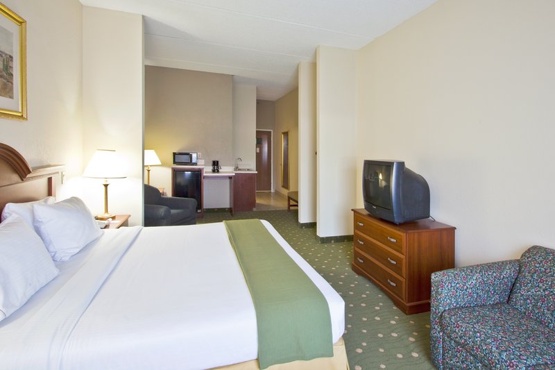 HOLIDAY INN EXPRESS-LIVE OAK - Live Oak, FL