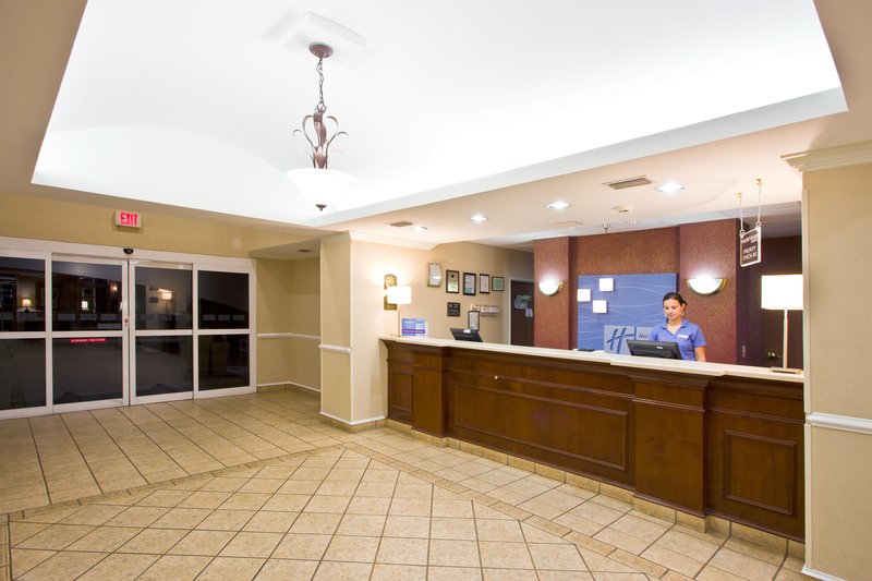 HOLIDAY INN EXPRESS-LIVE OAK - Live Oak, FL