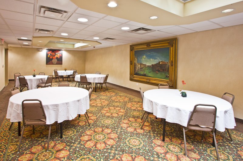 Holiday Inn Express & Suites WATERFORD - Waterford, MI