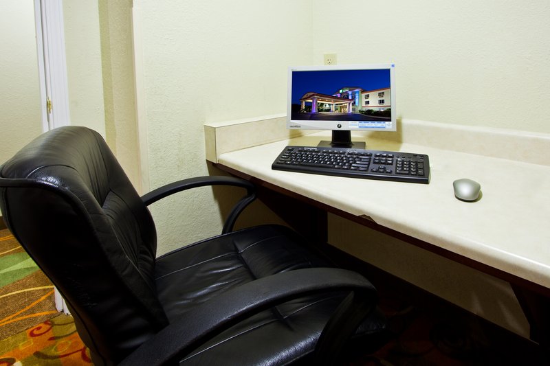 HOLIDAY INN EXPRESS-LIVE OAK - Live Oak, FL