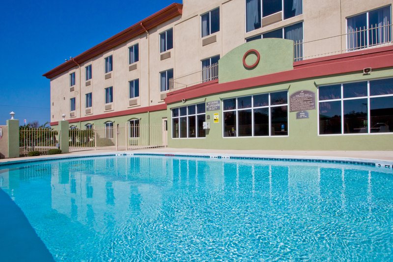 HOLIDAY INN EXPRESS-LIVE OAK - Live Oak, FL