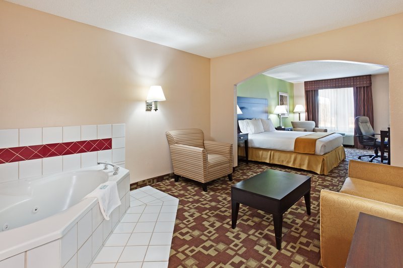 Holiday Inn Express & Suites REIDSVILLE - Reidsville, NC