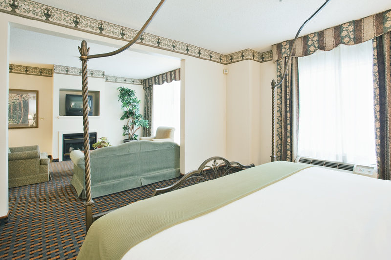Holiday Inn Express & Suites LAURINBURG - Laurinburg, NC