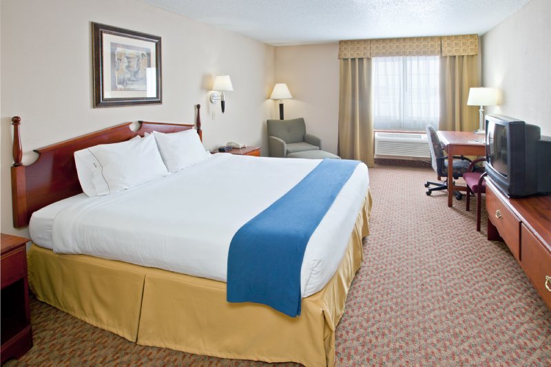 Holiday Inn Express - Uniondale, IN