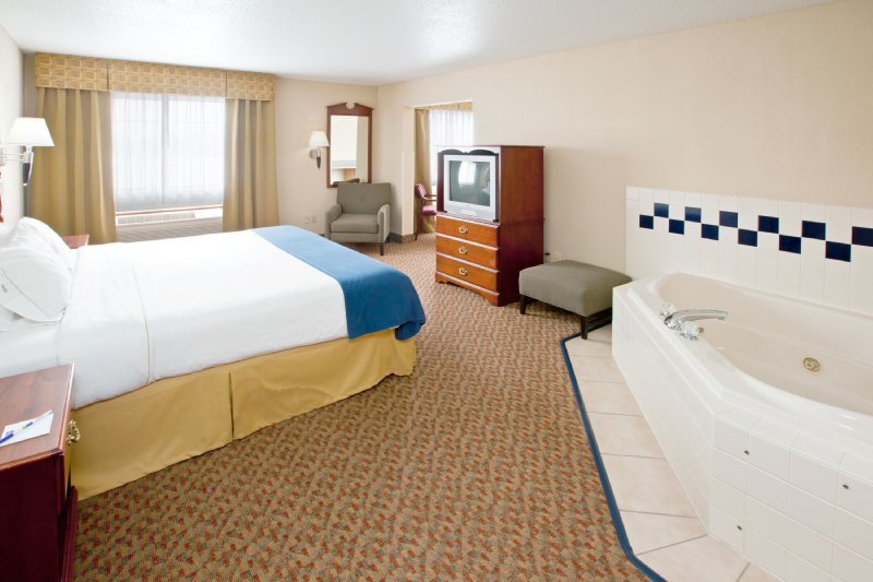 Holiday Inn Express - Uniondale, IN