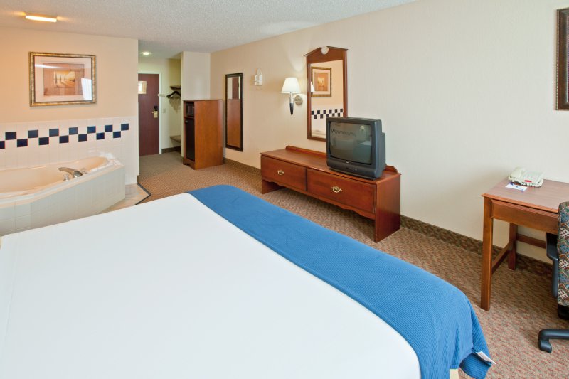 Holiday Inn Express - Uniondale, IN