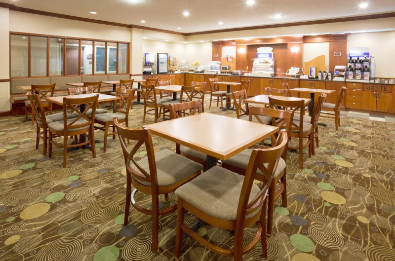 Holiday Inn Express & Suites GRAND FORKS - Grand Forks, ND