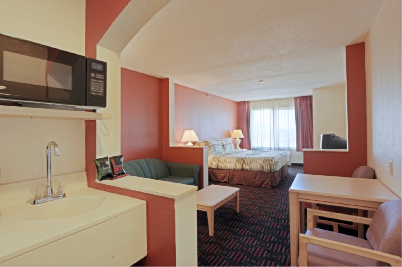 Americas Best Value Inn - La Junta, CO