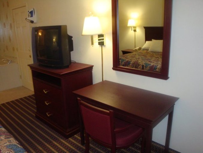 COUNTRY HEARTH INN - Saint Robert, MO