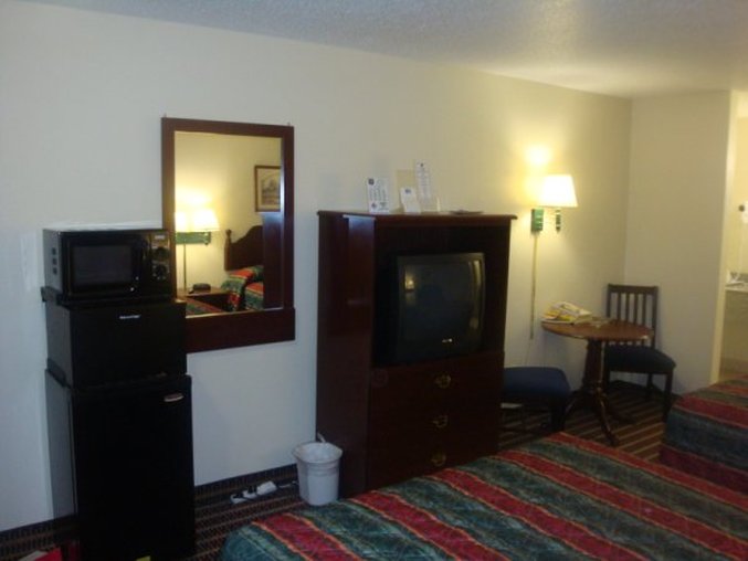 COUNTRY HEARTH INN - Saint Robert, MO