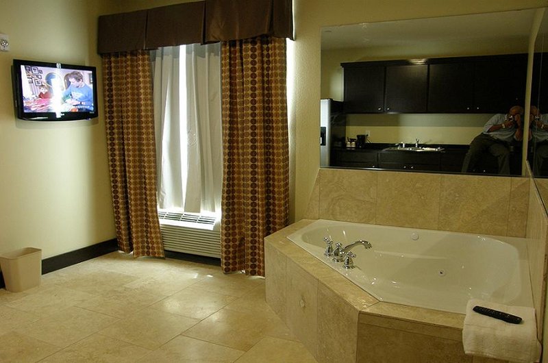 La Jagu Inn & Suites - Winnfield, LA