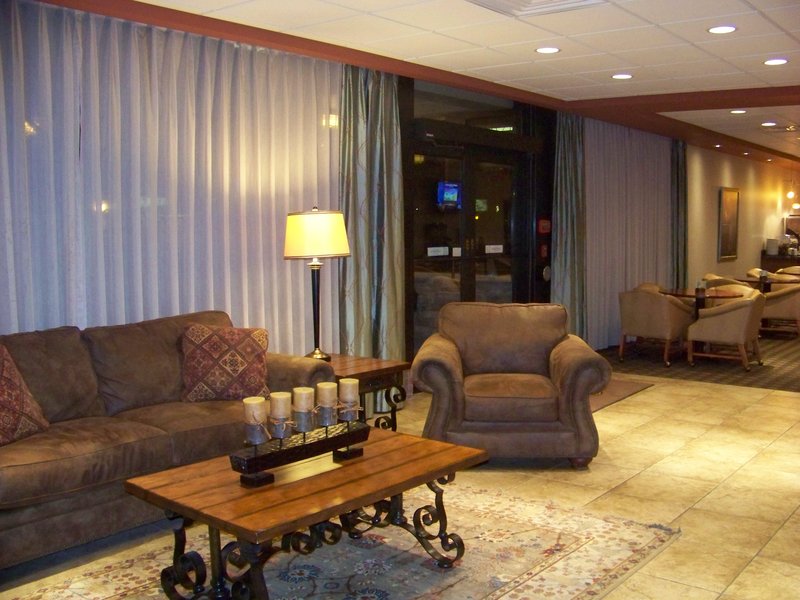 Norfolk Country Inn & Suites - Norfolk, NE