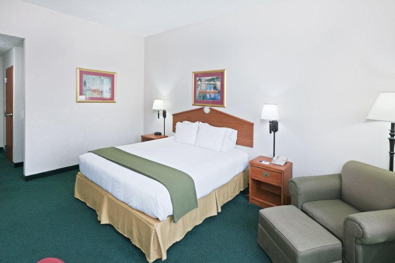 Holiday Inn Express & Suites VINITA - Quapaw, OK