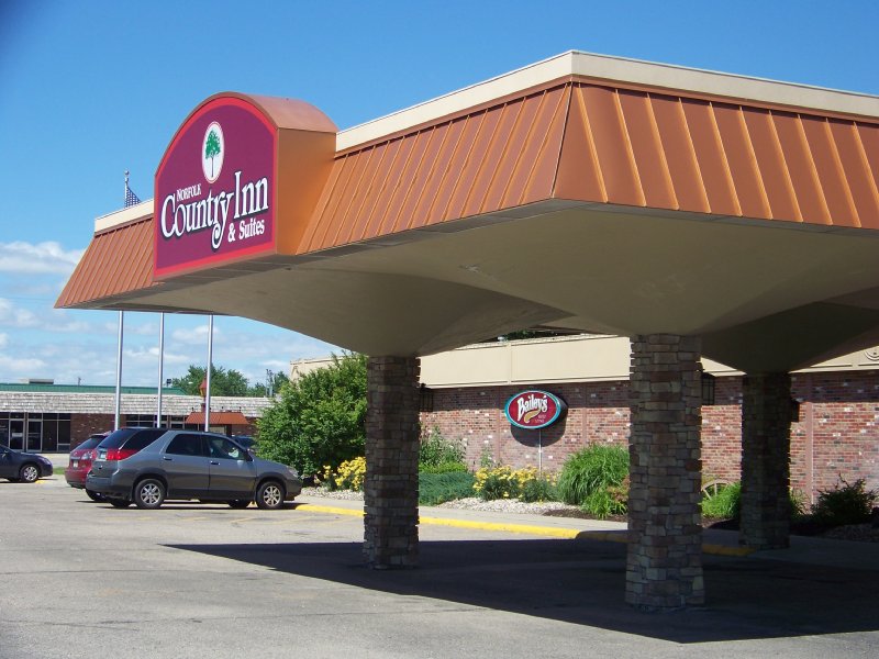 Norfolk Country Inn & Suites - Norfolk, NE