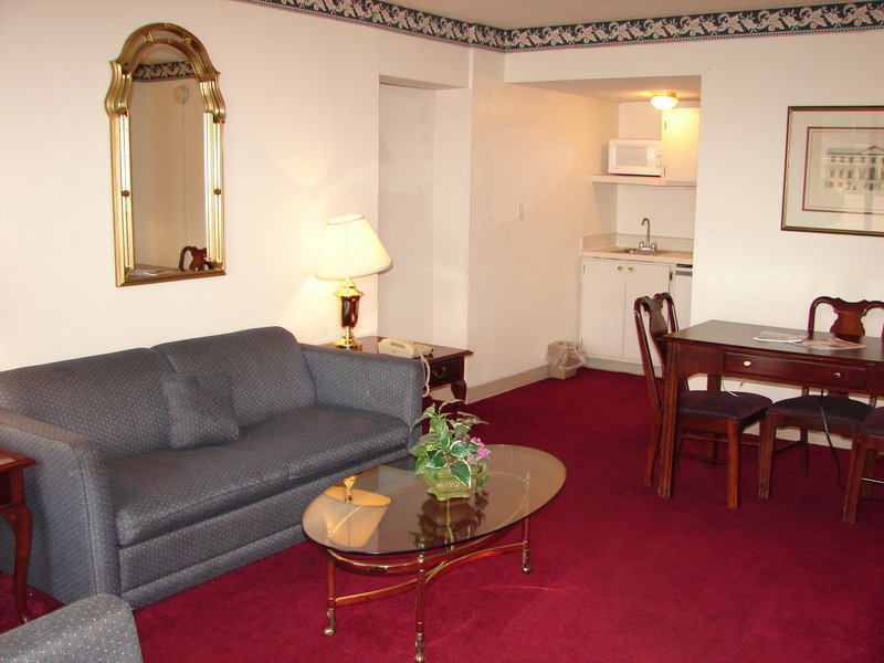 Columbus Inn & Suites - Columbus, MS