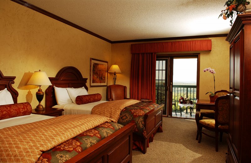 Chateau On The Lake Resort - Branson, MO