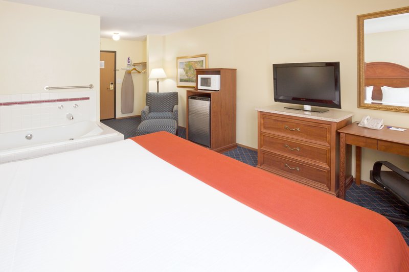 Holiday Inn Express - Bemidji, MN