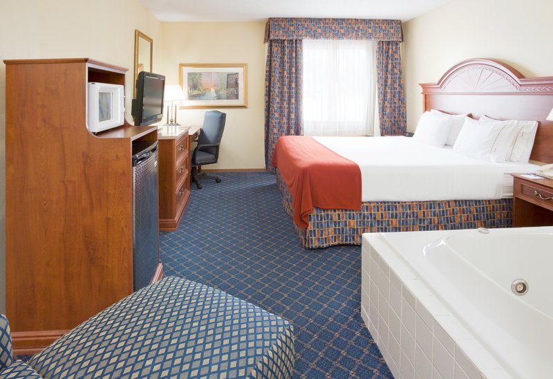 Holiday Inn Express - Bemidji, MN