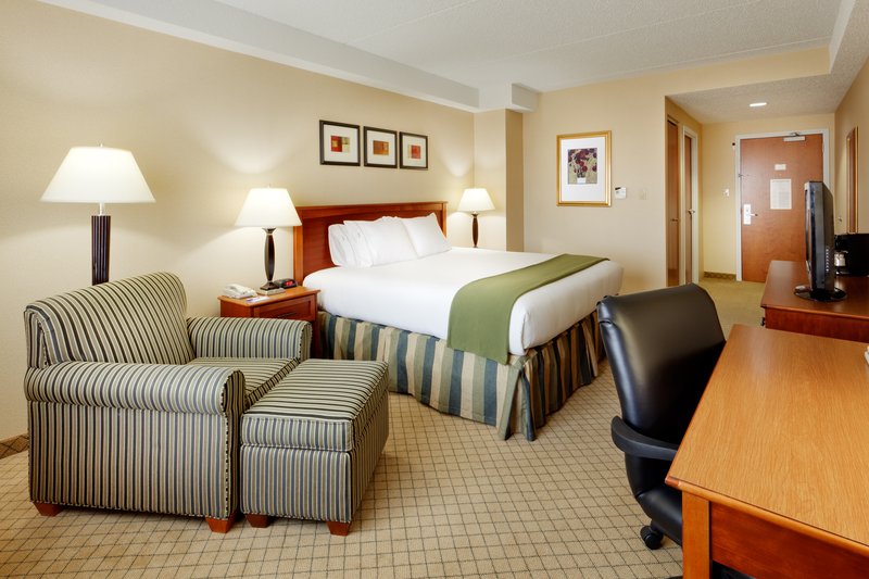 Holiday Inn Express Hotel & Suites East End - Riverhead, NY