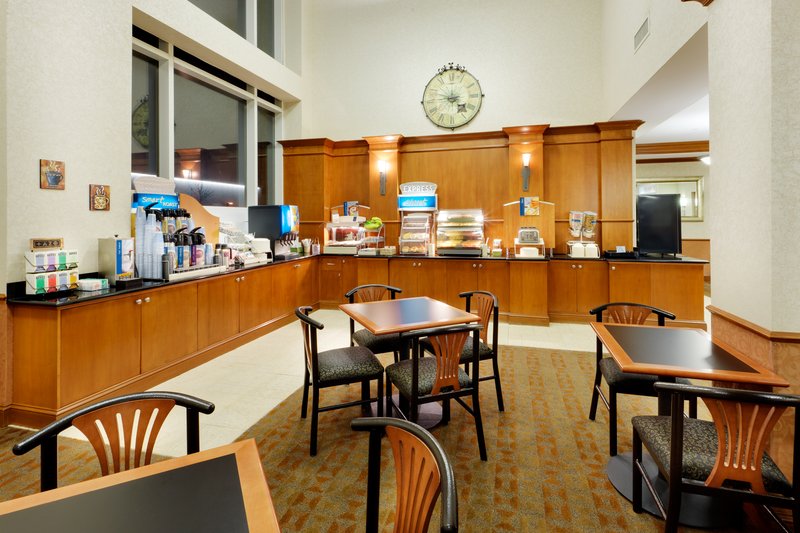 Holiday Inn Express Hotel & Suites East End - Riverhead, NY
