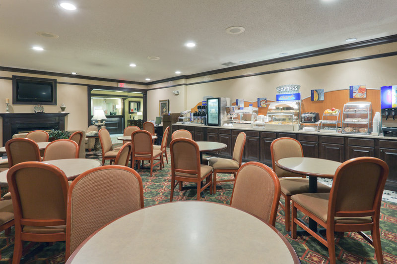 Holiday Inn Express Marshall - Burlington, MI