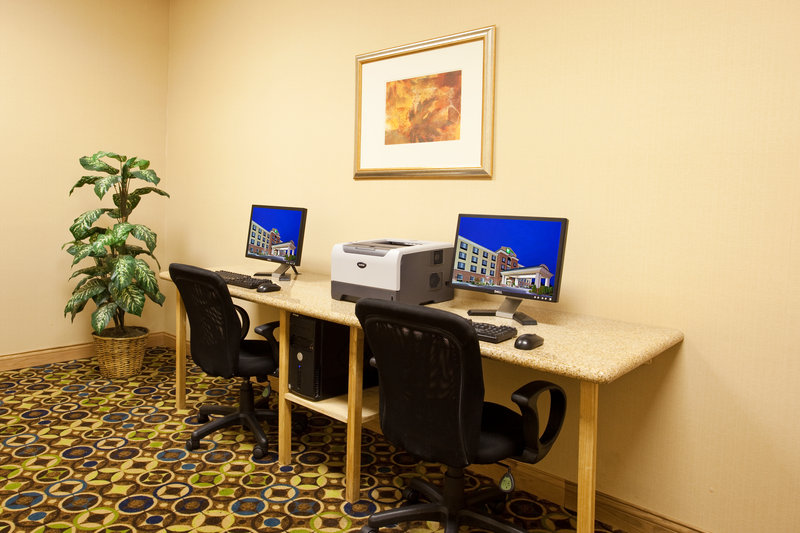 HOLIDAY INN EXPRESS-UTICA - Utica, MI