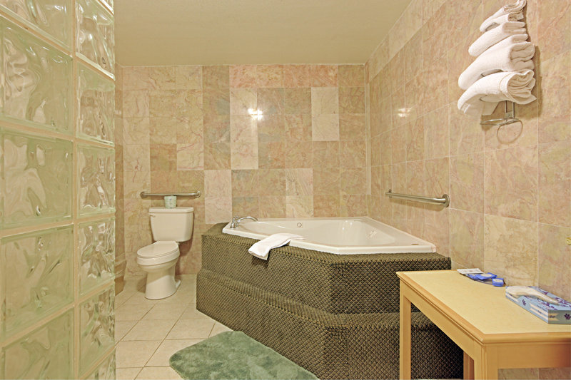 Americas Best Value Inn - Salina, KS