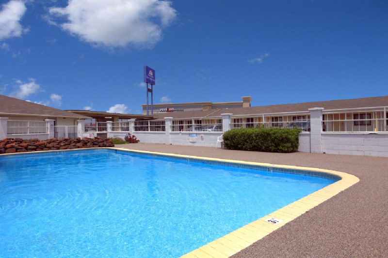 Americas Best Value Inn - Salina, KS