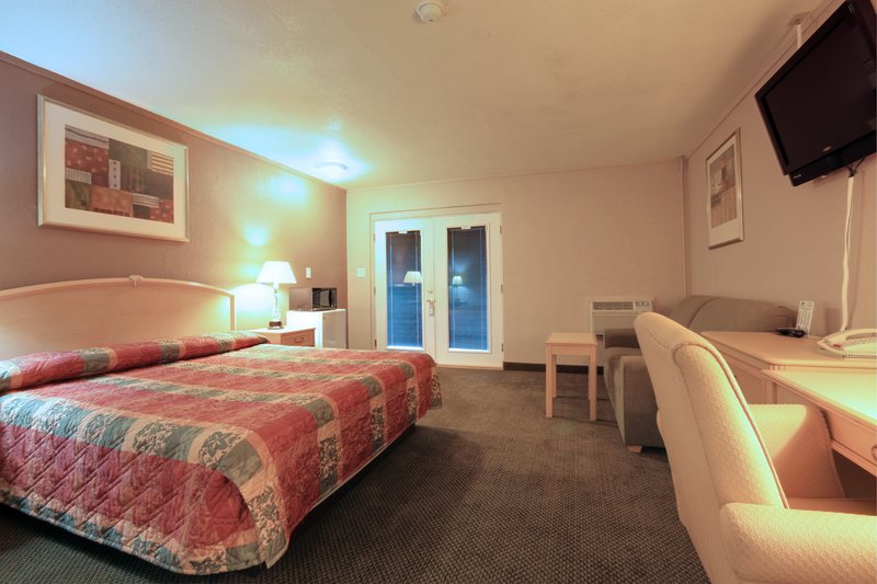 Americas Best Value Inn - Salina, KS