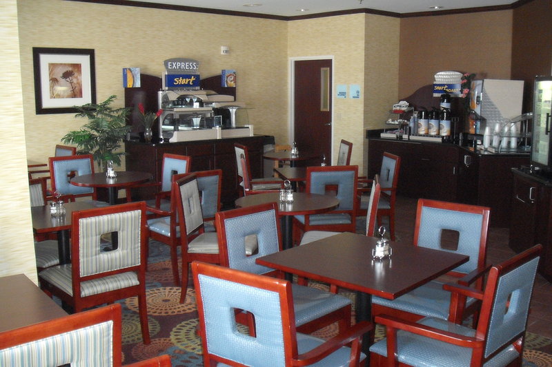 Holiday Inn Express-Lapeer - Clifford, MI