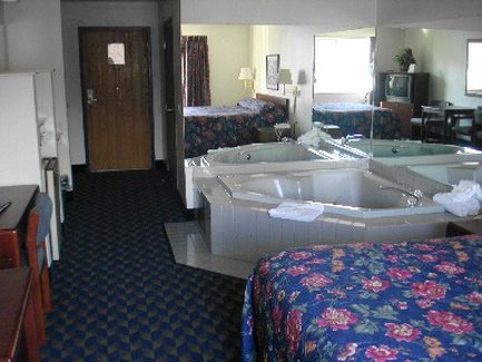 Skyline Hotel & Suites - Wisconsin Dells, WI