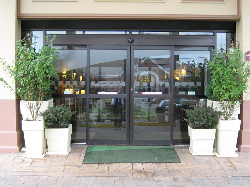 Holiday Inn Danbury-Bethel @ I-84 - Danbury, CT