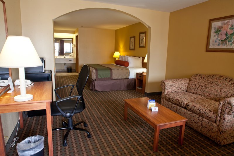 BEST WESTERN PLUS Edinburg Inn & Suites - Edinburg, TX