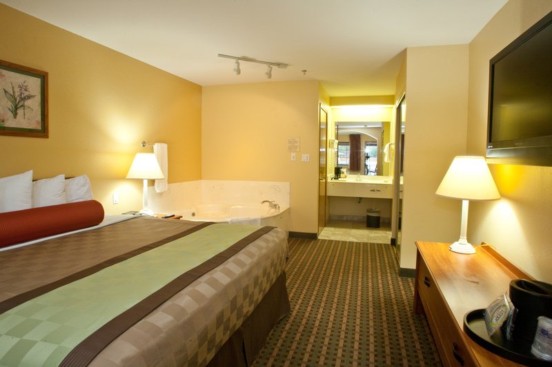 BEST WESTERN PLUS Edinburg Inn & Suites - Edinburg, TX