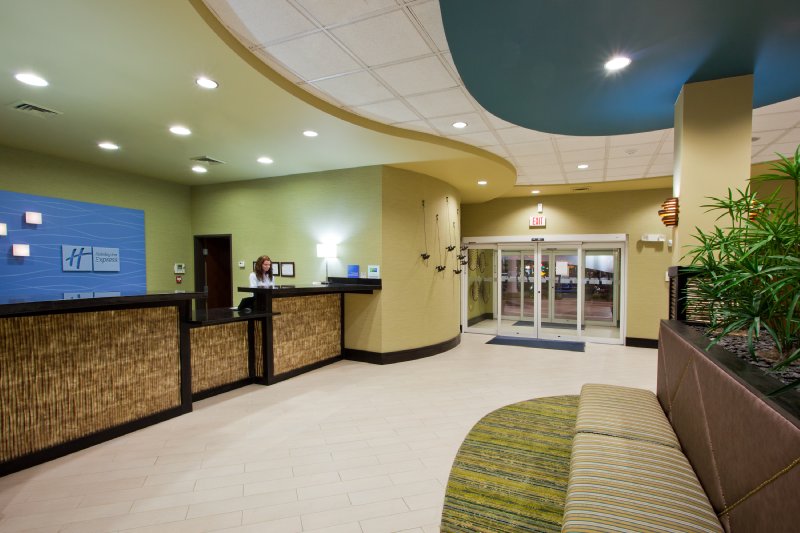 Holiday Inn Express & Suites WAYCROSS - Waycross, GA