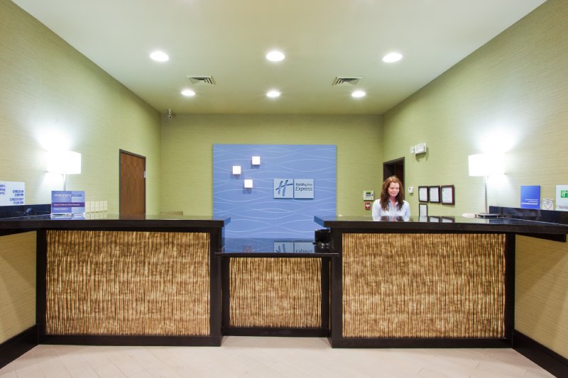 Holiday Inn Express & Suites WAYCROSS - Waycross, GA